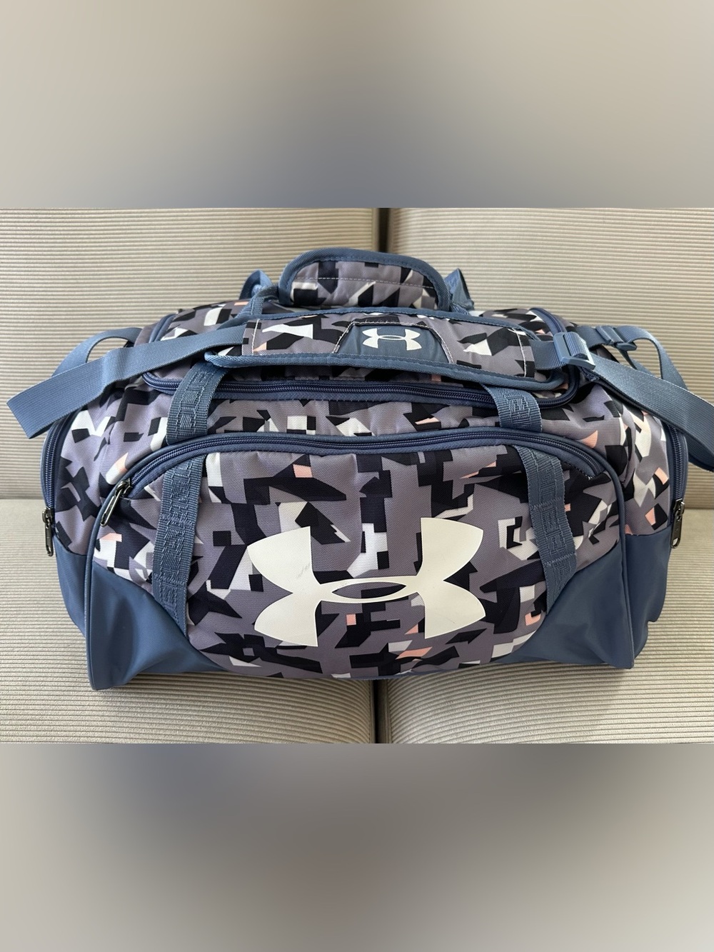 Under Armour Undeniable 3.0 Small Duffle Bag - gray/blue/pink digital geo camo